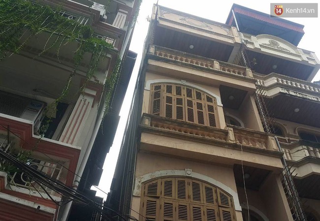 Thấp thỏm suốt nhiều năm khi sống gần ng&ocirc;i nh&agrave; nghi&ecirc;ng chờ sập ở H&agrave; Nội - Ảnh 2.