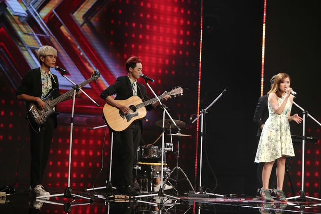 X-Factor: Nhóm nhạc có thành viên ngồi xe lăn diễn sung, khiến giám khảo lắc lư - Ảnh 8.