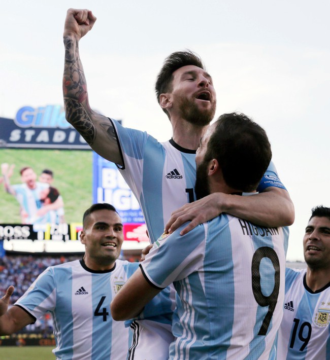 Messi có thể bị phạt cả núi tiền nếu không trở lại ĐT Argentina - Ảnh 2.
