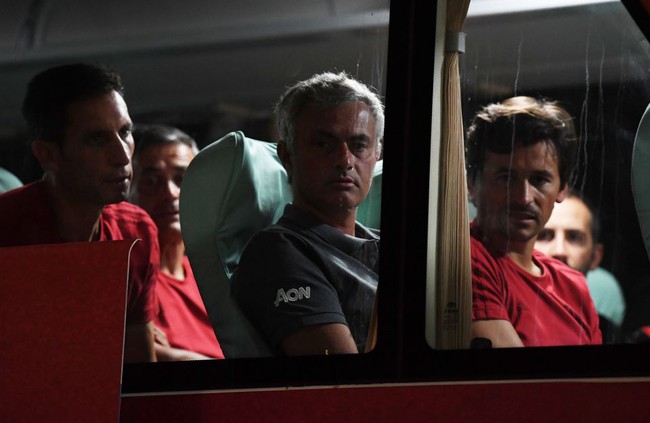 Mourinho kh&oacute; chịu, nhưng MU sẽ kh&ocirc;ng bỏ thị trường b&eacute;o bở Trung Quốc - Ảnh 4.