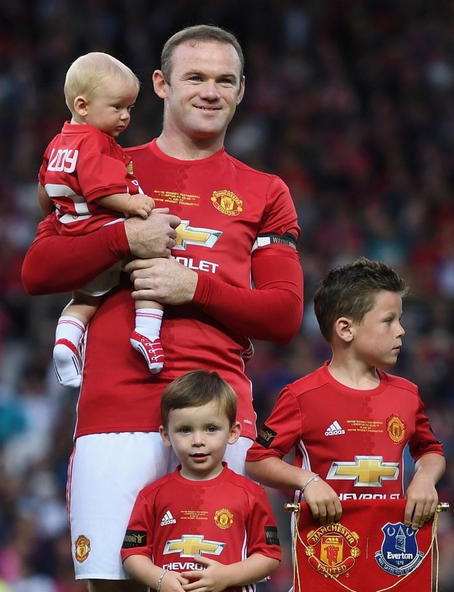 Máy bay trực thăng và 3 xe cảnh sát truy tìm trộm nhà Rooney - Ảnh 3.