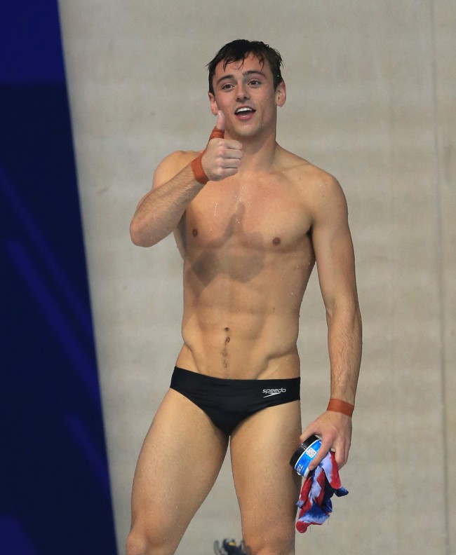 Mỹ nam đồng tính Tom Daley thiết kế trang phục đặc biệt để tránh... lộ hàng - Ảnh 4.