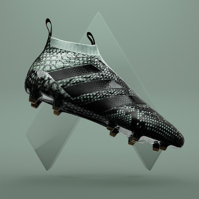 Paul Pogba diện giày da rắn độc nhất vô nhị ở trận derby Manchester - Ảnh 2.