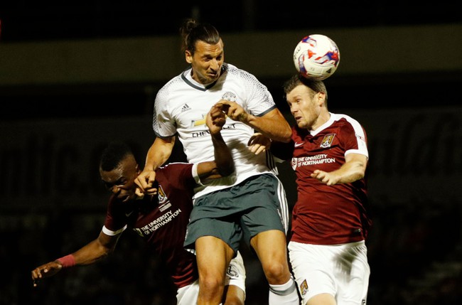 Zlatan Ibrahimovic n&oacute;i như kẻ hủy diệt - Ảnh 1.