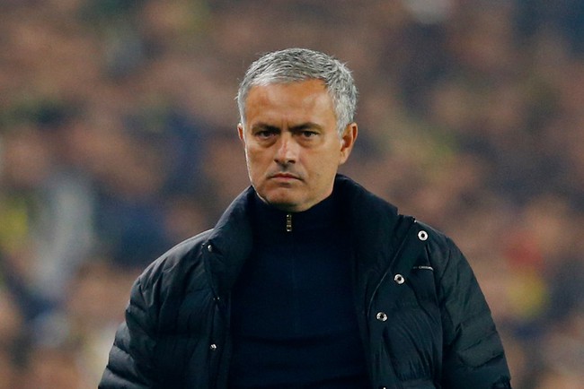 L&ocirc;i thợ cắt t&oacute;c về kh&aacute;ch sạn, 4 sao Man Utd khiến Mourinho bốc hỏa - Ảnh 2.