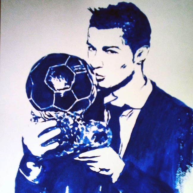 Nữ họa sĩ Irina vẽ Ronaldo bằng đôi gò bồng đảo - Ảnh 3.