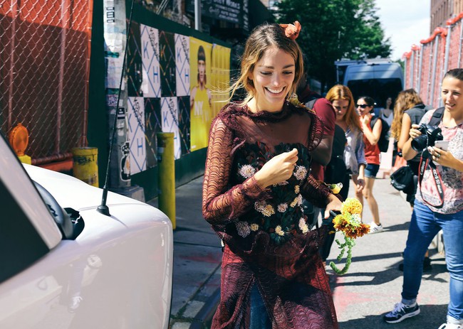 Phong c&aacute;ch ph&oacute;ng kho&aacute;ng, thực tế ăn s&acirc;u v&agrave;o m&aacute;u giới mộ điệu thời trang tại NYFW - Ảnh 38.