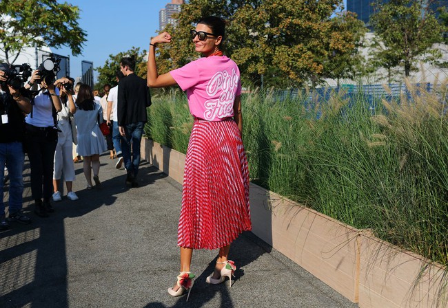 Phong c&aacute;ch ph&oacute;ng kho&aacute;ng, thực tế ăn s&acirc;u v&agrave;o m&aacute;u giới mộ điệu thời trang tại NYFW - Ảnh 16.