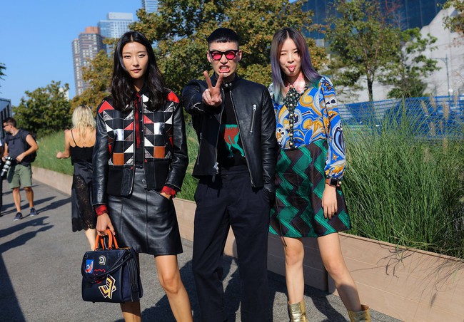 Phong c&aacute;ch ph&oacute;ng kho&aacute;ng, thực tế ăn s&acirc;u v&agrave;o m&aacute;u giới mộ điệu thời trang tại NYFW - Ảnh 39.