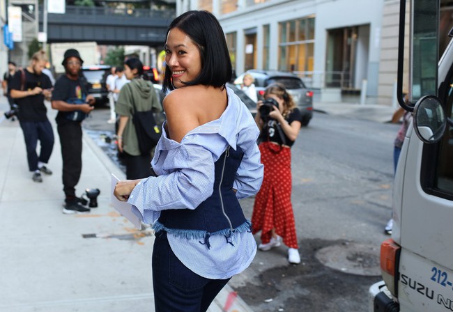 Phong c&aacute;ch ph&oacute;ng kho&aacute;ng, thực tế ăn s&acirc;u v&agrave;o m&aacute;u giới mộ điệu thời trang tại NYFW - Ảnh 9.