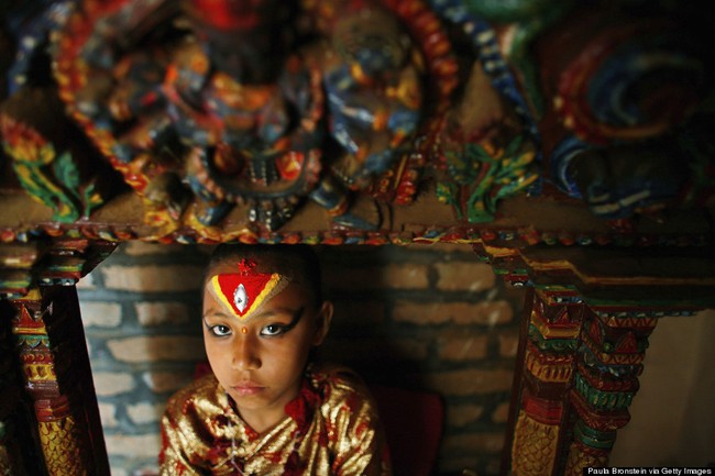 Nữ thần sống Nepal - tuổi thơ khác biệt của những bé gái tại Kathmandu - Ảnh 6.
