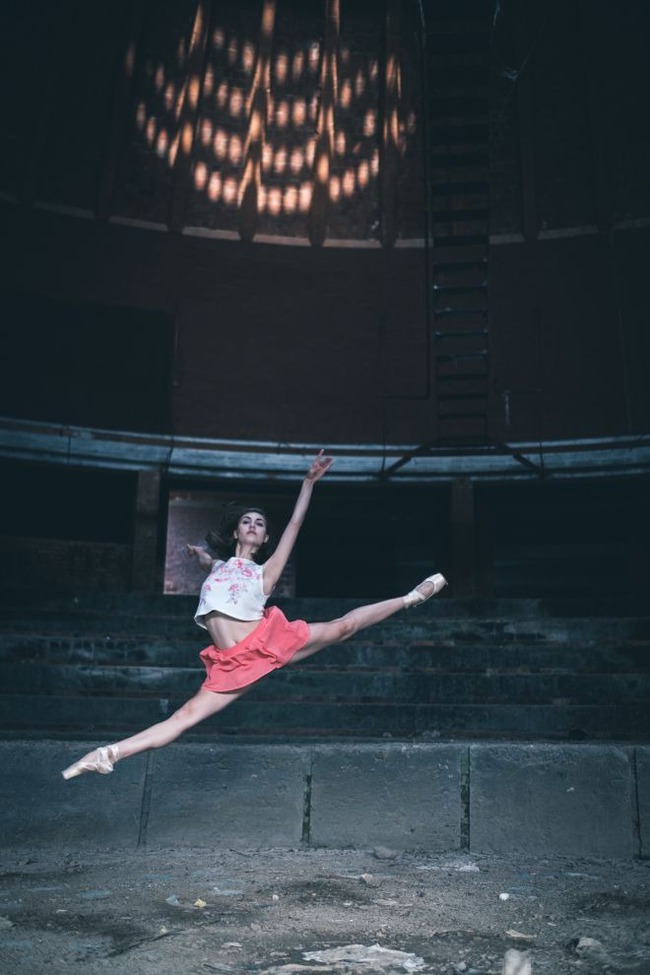 Chùm ảnh đẹp mê hồn về những nghệ sĩ múa ballet trên đường phố Cuba - Ảnh 4.