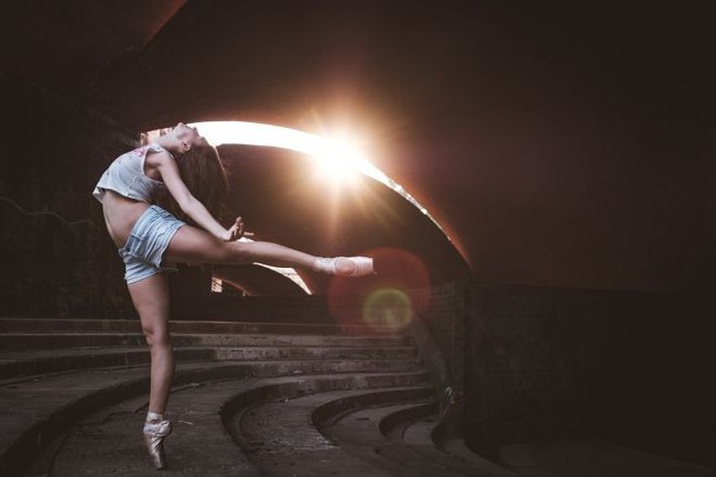 Ch&ugrave;m ảnh đẹp m&ecirc; hồn về những nghệ sĩ m&uacute;a ballet tr&ecirc;n đường phố Cuba - Ảnh 10.
