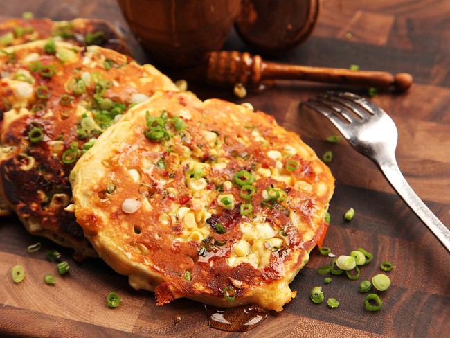 Công thức bánh pancake nhân... bắp xào lại ngậy mùi phô mai đầy mê mẩn - Ảnh 7.