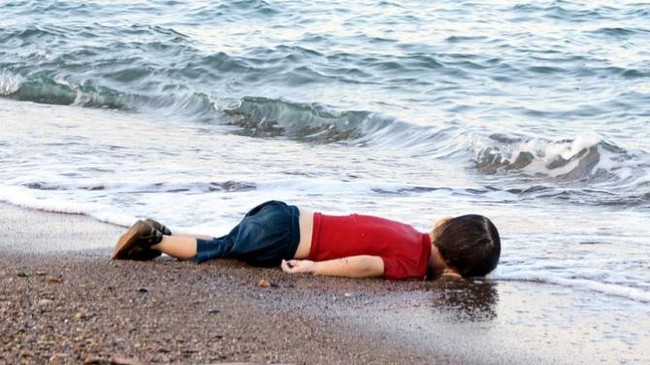 Ra đi hay ở lại quê hương đều phải đối mặt với chết chóc, còn lối thoát nào cho trẻ em Syria? - Ảnh 2.