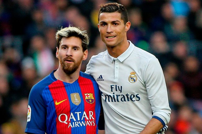 Hai fan cuồng Ronaldo và Messi đang tranh cãi về trận đấu vừa qua. Đó có thể là một cơ hội để học hỏi thêm từ những fan khác và làm tăng hiểu biết của mình. Bạn sẽ tìm thấy những trải nghiệm thú vị trong tranh cãi của fan cũng như sự ủng hộ và tôn trọng của những người hâm mộ khác.