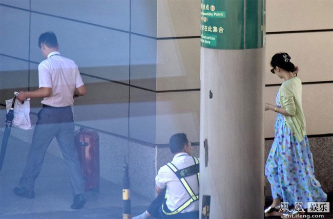 Diện v&aacute;y b&oacute; s&aacute;t lộ bụng to, Phạm Băng Băng lại bị nghi đang mang bầu - Ảnh 5.