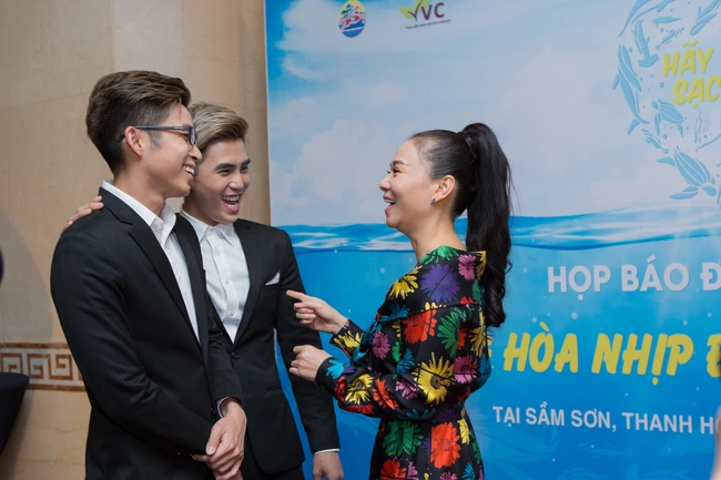 Thu Minh c&ugrave;ng hơn 50 nghệ sĩ h&aacute;t k&ecirc;u gọi l&agrave;m sạch biển - Ảnh 4.