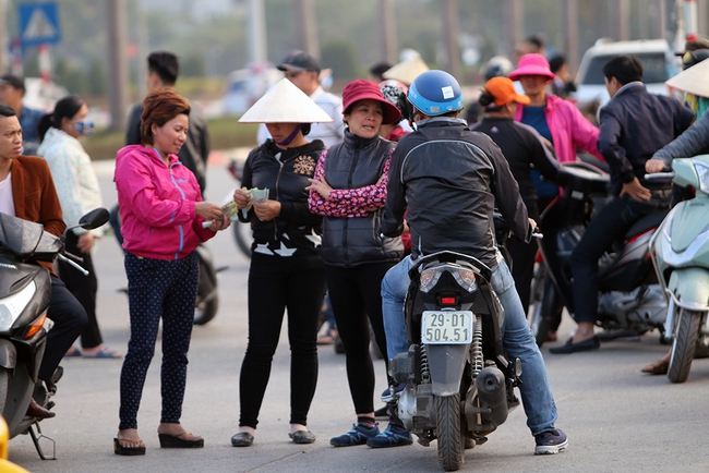 Dân phe tung chiêu đẩy giá vé xem đội tuyển Việt Nam lên 2,5 triệu đồng - Ảnh 5.