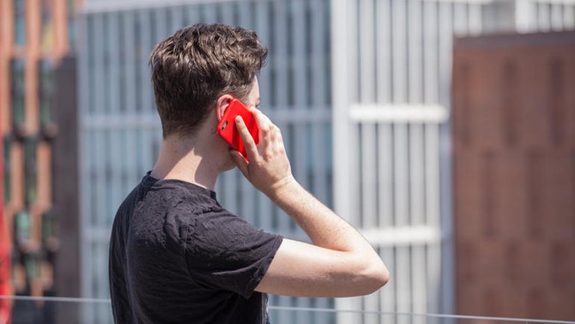 Smartphone tiềm ẩn nguy cơ ung thư, nhưng đừng lo v&igrave; đ&atilde; c&oacute; phương ph&aacute;p n&agrave;y - Ảnh 1.