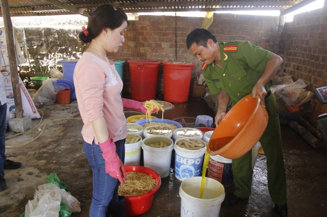 Lại ph&aacute;t hiện 5 tấn măng tươi tẩm bột lạ tại Đ&agrave; Lạt - Ảnh 1.