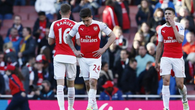 ​H&ograve;a Crystal Palace, Arsenal tan mộng v&ocirc; địch - Ảnh 1.
