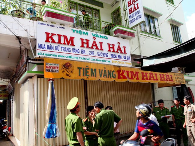Trộm đột nhập tiệm v&agrave;ng ở Bến Tre lấy 120 lượng v&agrave;ng - Ảnh 1.
