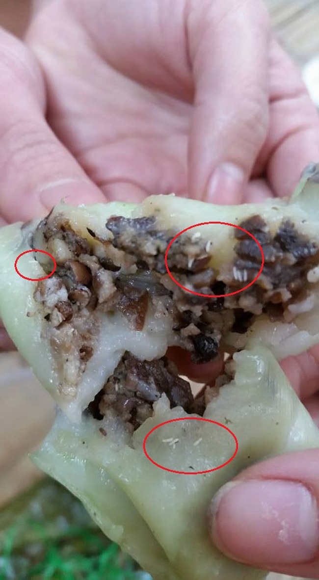 Cả nh&agrave; ng&atilde; ngửa v&igrave; thấy gi&ograve;i b&ograve; lổm ngổm trong nh&acirc;n b&aacute;nh tẻ - Ảnh 2.