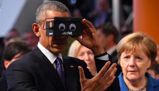 Tổng thống Obama trông cũng khá... dễ thương khi đeo kính thực tế ảo - Ảnh 1.