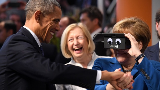 Tổng thống Obama trông cũng khá... dễ thương khi đeo kính thực tế ảo - Ảnh 2.