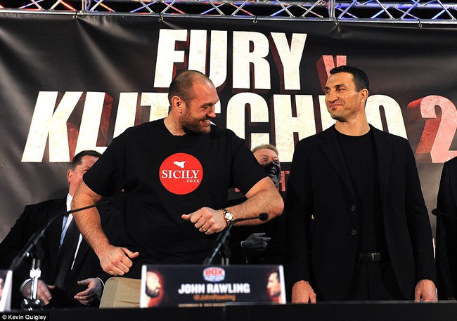 Tyson Fury cởi áo khoe bụng bầu để sỉ nhục Wladimir Klitschko - Ảnh 7.