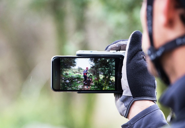 Biến iPhone thành máy ảnh cơ với tay cầm đa năng cho dân chụp hình - Ảnh 3.