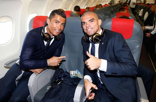 Ronaldo và dàn sao Real Madrid đã đặt chân đến Milan - Ảnh 2.