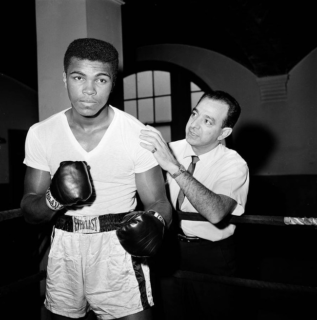 Nhìn lại sự nghiệp huy hoàng của tay đấm vĩ đại Muhammad Ali - Ảnh 1.