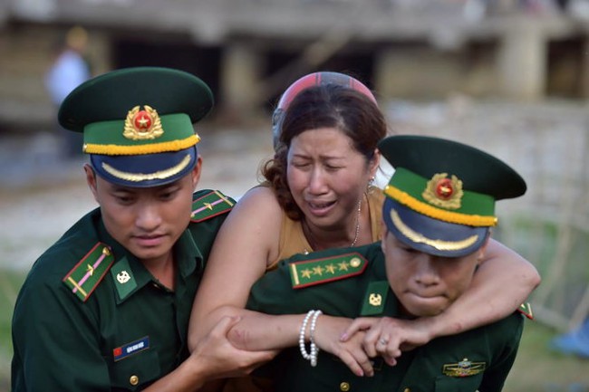 Tàu lật trên sông Hàn, vì sao chạy chui mà không ai phát hiện? - Ảnh 1.