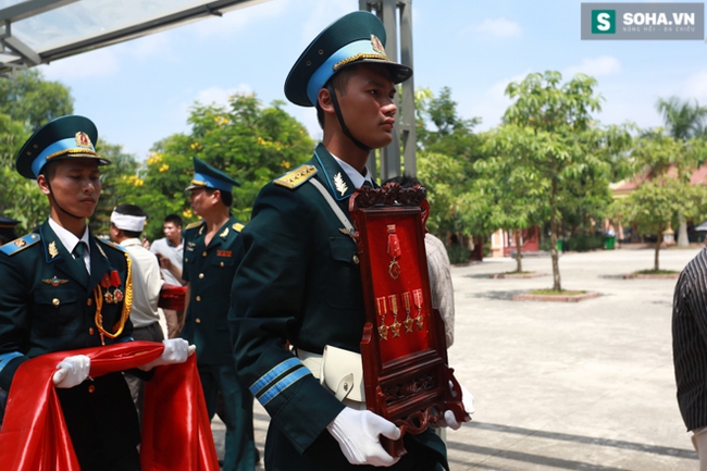 Những hình ảnh xúc động tại lễ hỏa táng Đại tá Trần Quang Khải - Ảnh 2.