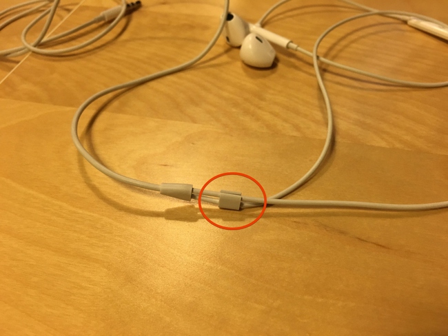 Mẹo nhỏ hiếm người biết gi&uacute;p giải quyết vấn đề kh&oacute; chịu nhất tr&ecirc;n tai nghe iPhone - Ảnh 1.