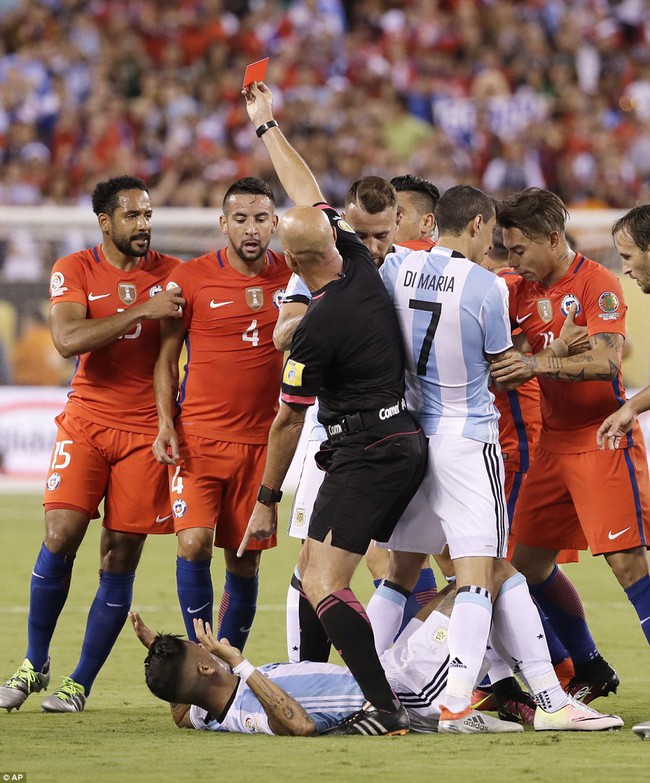 Hi hữu chuyện trọng tài bắt trận CK Copa America lộ ảnh thác loạn với gái bán dâm - Ảnh 3.