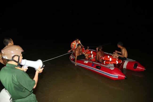 Đã tìm thấy thi thể 3 sinh viên Đại học Ngoại thương bị lũ cuốn - Ảnh 1.