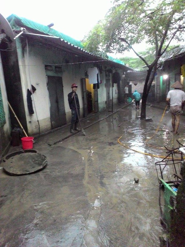 Mưa lớn ở Quảng Ninh, nhiều tuyến đường ngập th&agrave;nh s&ocirc;ng - Ảnh 5.