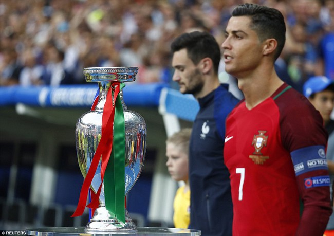 Chùm ảnh: Ronaldo bật khóc, Bồ Đào Nha vỡ òa trong ngày lịch sử - Ảnh 1.