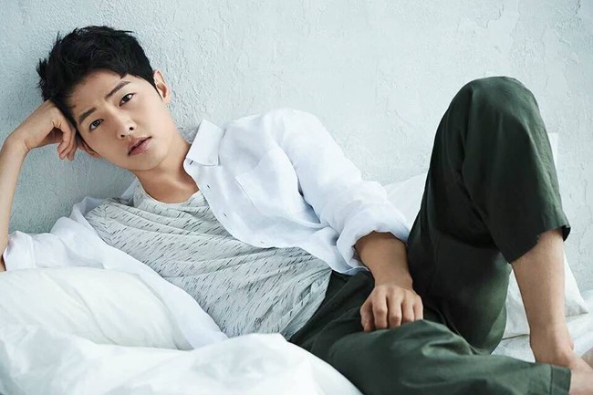 Song Joong Ki bỏ xa Kim Soo Hyun trong BXH sao nam hot nhất xứ Đài - Ảnh 1.