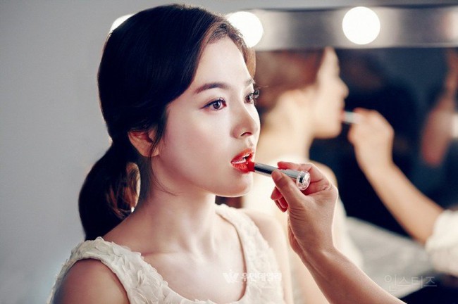 Song Hye Kyo, Lee Hyori và hai người đẹp đình đám: Ai sở hữu chiếc mũi hoàn hảo nhất xứ Hàn? - Ảnh 2.