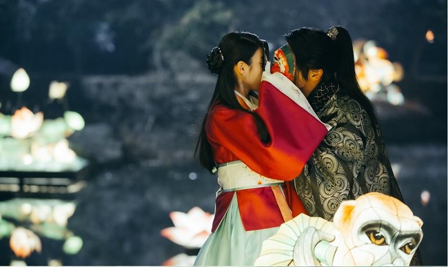 M&atilde;n nh&atilde;n với loạt ảnh đẹp m&ecirc; hồn của Moon Lovers v&agrave; Moonlight - Ảnh 1.