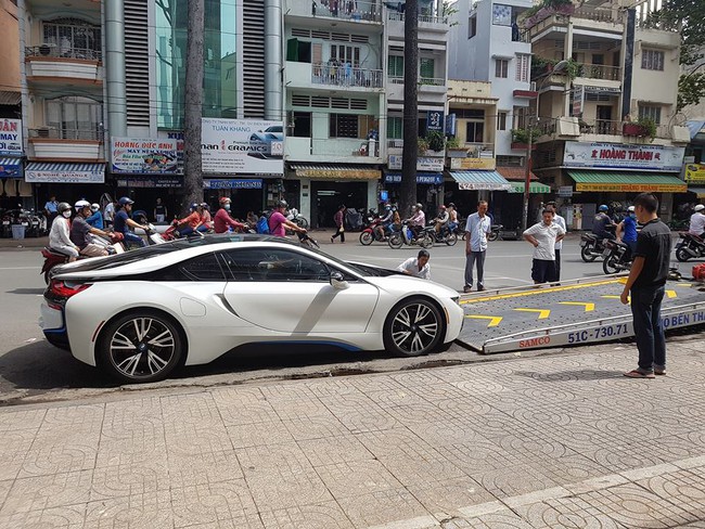Đại gia Đ&agrave; Nẵng mua xe BMW i8 7 tỉ tặng sinh nhật vợ - Ảnh 3.