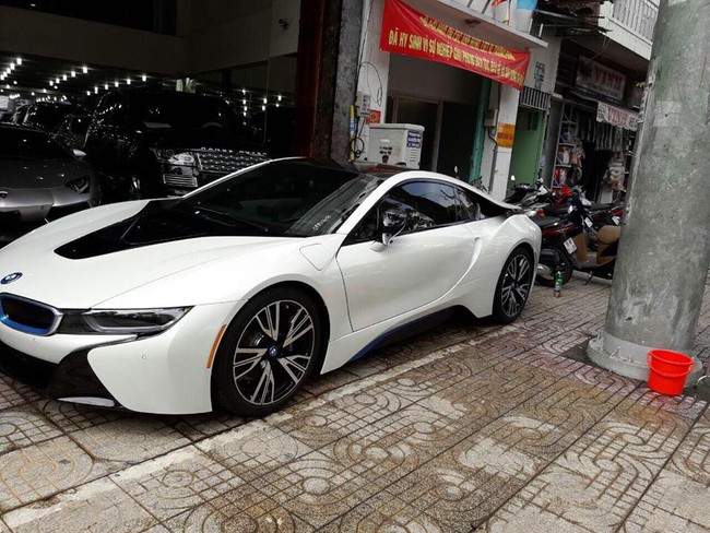 Đại gia Đà Nẵng mua xe BMW i8 7 tỉ tặng sinh nhật vợ - Ảnh 2.