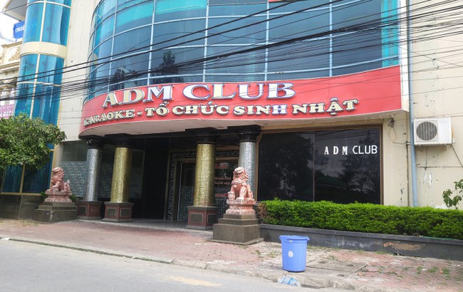 Đột kích karaoke ADM Club, phát hiện 54 dân chơi phê ma túy - Ảnh 1.