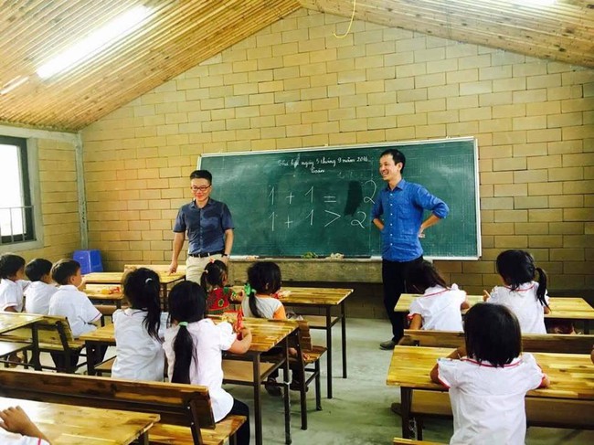 2 năm trước GS Ngô Bảo Châu dạy học trên nền đất, 2 năm sau nơi ấy đã là lớp học khang trang - Ảnh 4.