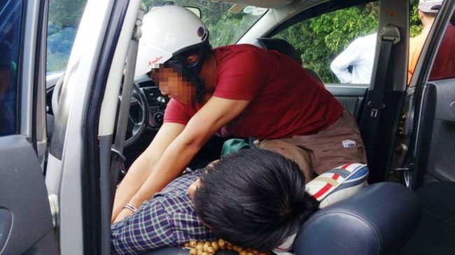 Dùng dao uy hiếp, cướp taxi g…