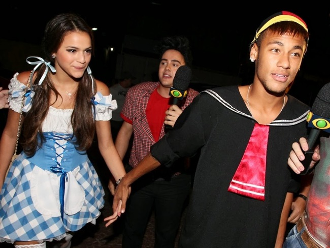 Neymar bị phát hiện đi ăn trưa với bạn gái cũ - Ảnh 5.